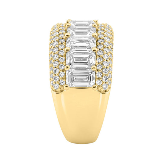 Elegant 14K Yellow Gold Ladies Ladies Ring 3 1/4Ct Round & Emerald Cut Diamonds
