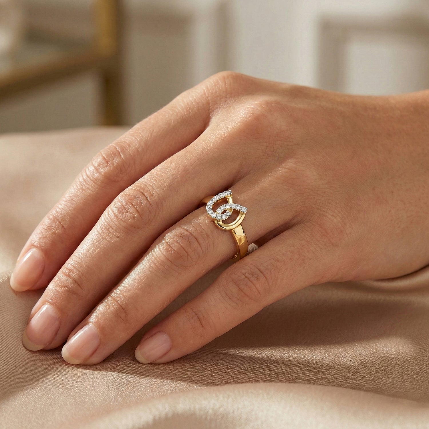 LADIES RING 0.10CT ROUND DIAMOND 10K YELLOW GOLD