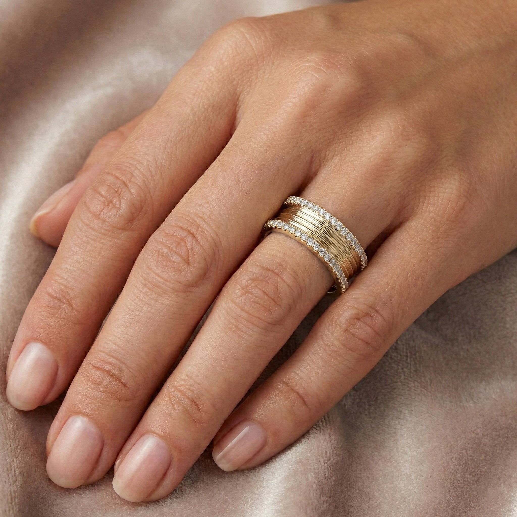 LADIES RING 0.20CT ROUND DIAMOND 10K YELLOW GOLD