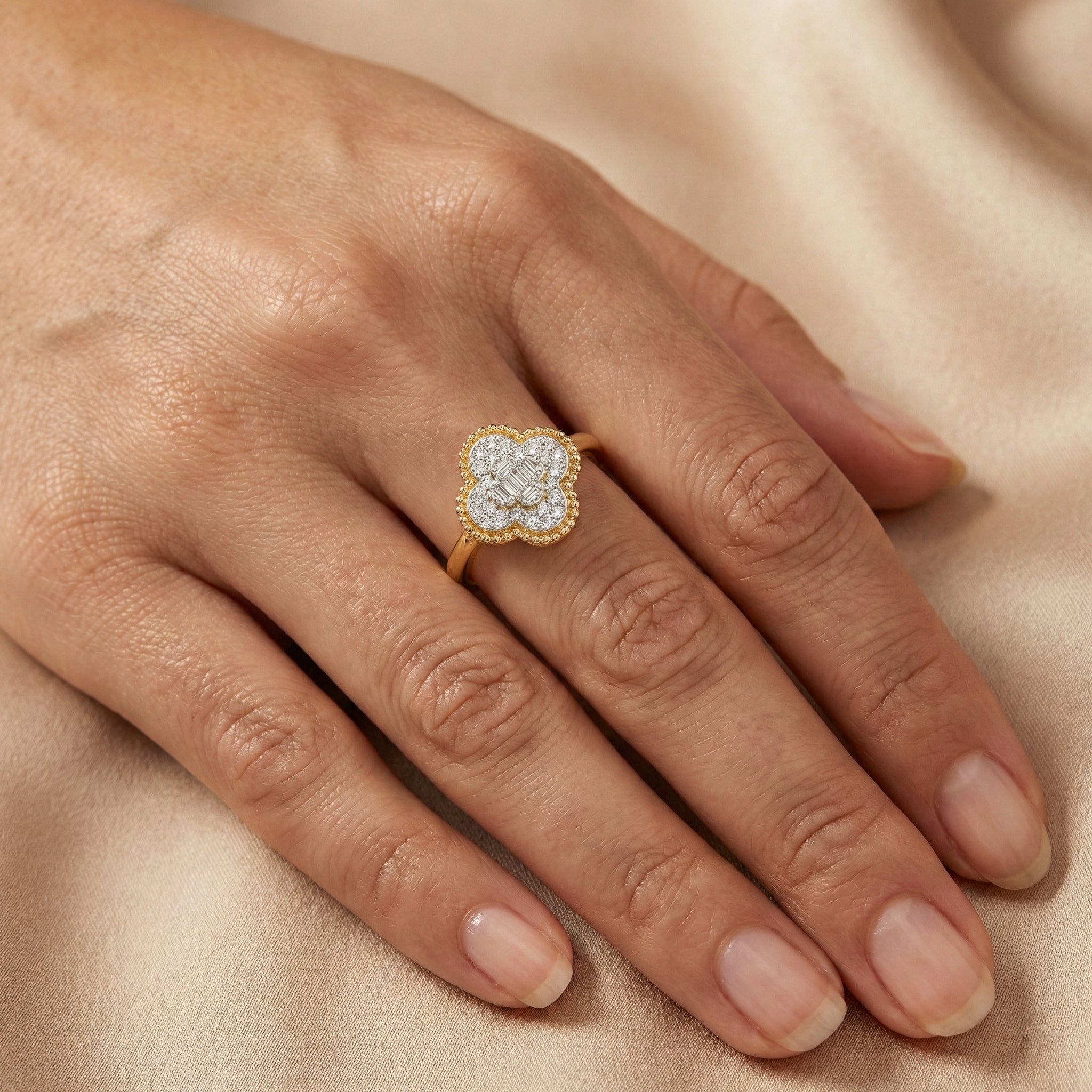 LADIES RING 0.25CT ROUND/BAGUETTE DIAMOND 10K YELLOW GOLD