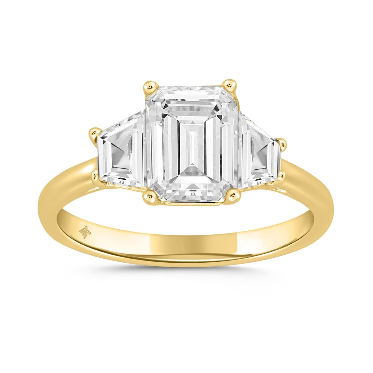 LADIES RING 2 3/4CT ROUND/TRAPEZOID/EMERALD DIAMOND 14K YELLOW GOLD