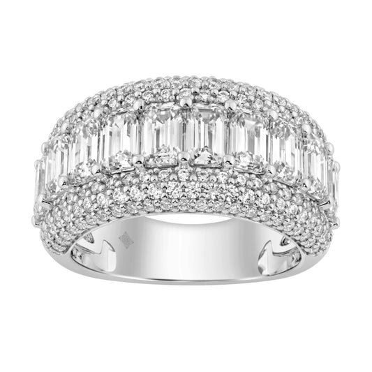 Elegant 14K White Gold Ladies Ladies Ring 3 1/4Ct Round & Emerald Cut Diamonds