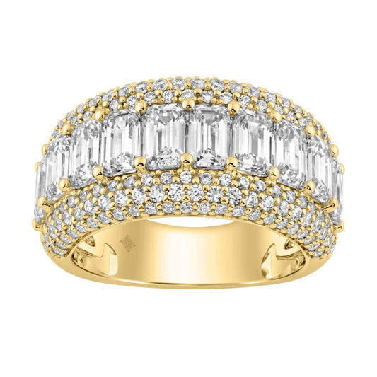 Elegant 14K Yellow Gold Ladies Ladies Ring 3 1/4Ct Round & Emerald Cut Diamonds
